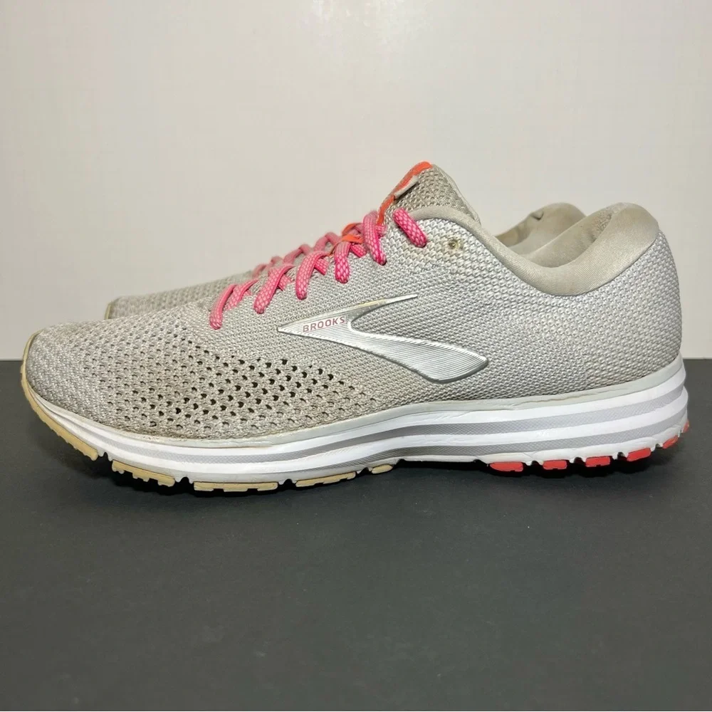 Womens BROOKS Revel 2 Light Gray Running Shoes / Size 11